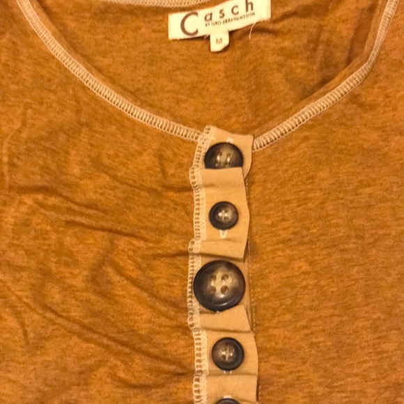SZ M decorative button front tee - Picture 2 of 5